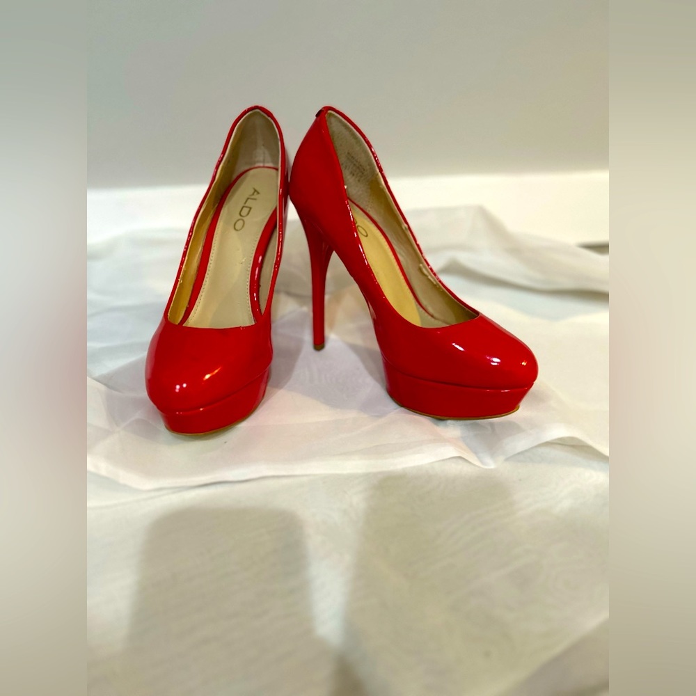Aldo red glossy platform heel size 7.5